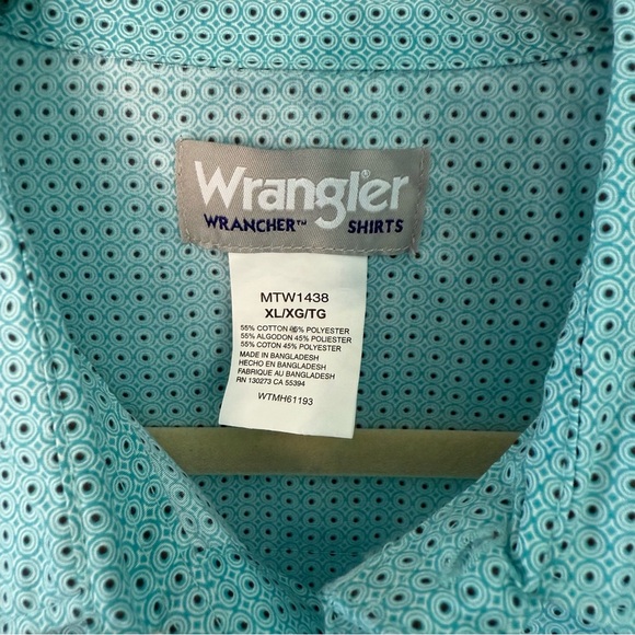 Wrangler Blue Shirt with pearl snaps. XL. Like new - Picture 1 of 6